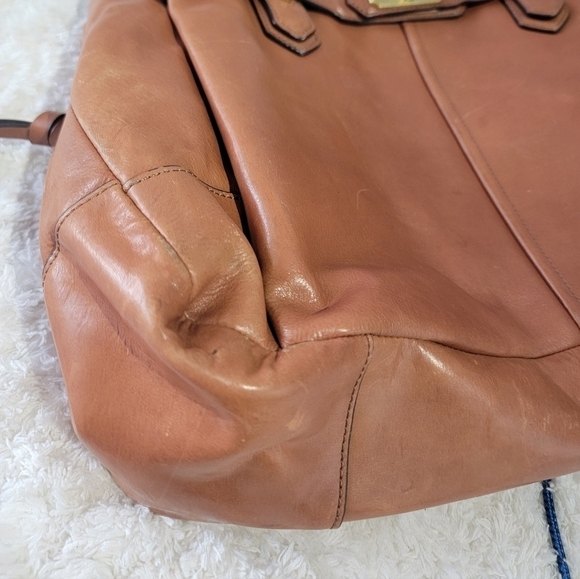 Coach AUTHENTIC Caramel handbag. IN GREAT CONDITION WITH COACH HANG TAG - Picture 11 of 13